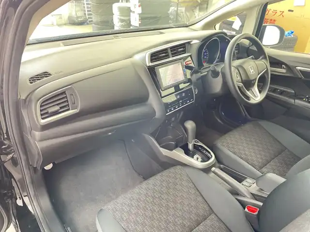 ホンダ フィット 13G FパックコンフォートED 道央・札幌 2016(平28)年 3.4万km クリスタルブラックパール 衝突軽減ブレーキ　純正ナビ　ＴＶ　Ｂｌｕｅｔｏｏｔｈ　バックＣ　ワイパーデアイサー　ＥＴＣ　シートヒーター　１５ＡＷ　コーナーセンサー　ヒーター付電格ミラー　スマートキー　純正マット　ＡＡＣ