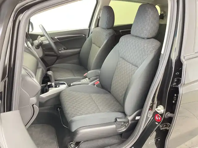 ホンダ フィット 13G FパックコンフォートED 道央・札幌 2016(平28)年 3.4万km クリスタルブラックパール 衝突軽減ブレーキ　純正ナビ　ＴＶ　Ｂｌｕｅｔｏｏｔｈ　バックＣ　ワイパーデアイサー　ＥＴＣ　シートヒーター　１５ＡＷ　コーナーセンサー　ヒーター付電格ミラー　スマートキー　純正マット　ＡＡＣ