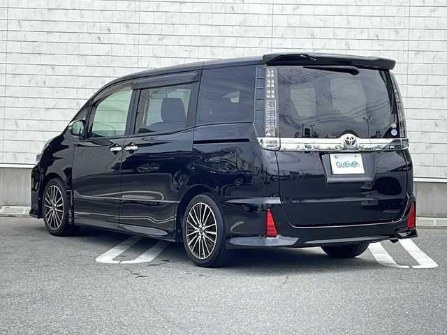 トヨタ ヴォクシー ZS 煌 山形県 2015(平27)年 7.5万km 黒 禁煙車/社外８インチナビ　/ALPINEフリップダウンモニター　/両側パワースライドドア　/バックカメラ　/アイドリングストップ　/ＥＴＣ　/社外17インチAW　/横滑り防止　/オートライト　/スマートキー　/プッシュスタート　