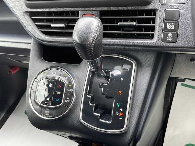トヨタ ヴォクシー ZS 煌 山形県 2015(平27)年 7.5万km 黒 禁煙車/社外８インチナビ　/ALPINEフリップダウンモニター　/両側パワースライドドア　/バックカメラ　/アイドリングストップ　/ＥＴＣ　/社外17インチAW　/横滑り防止　/オートライト　/スマートキー　/プッシュスタート　