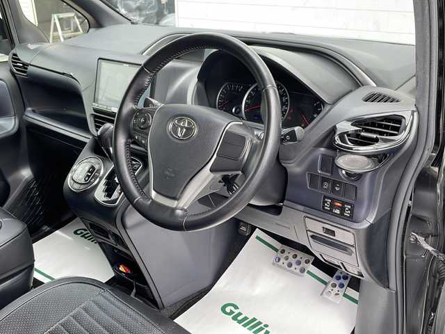 トヨタ ヴォクシー ZS 煌 山形県 2015(平27)年 7.5万km 黒 禁煙車/社外８インチナビ　/ALPINEフリップダウンモニター　/両側パワースライドドア　/バックカメラ　/アイドリングストップ　/ＥＴＣ　/社外17インチAW　/横滑り防止　/オートライト　/スマートキー　/プッシュスタート　