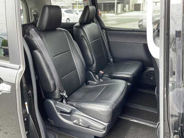 トヨタ ヴォクシー ZS 煌 山形県 2015(平27)年 7.5万km 黒 禁煙車/社外８インチナビ　/ALPINEフリップダウンモニター　/両側パワースライドドア　/バックカメラ　/アイドリングストップ　/ＥＴＣ　/社外17インチAW　/横滑り防止　/オートライト　/スマートキー　/プッシュスタート　