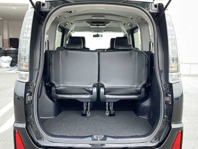 トヨタ ヴォクシー ZS 煌 山形県 2015(平27)年 7.5万km 黒 禁煙車/社外８インチナビ　/ALPINEフリップダウンモニター　/両側パワースライドドア　/バックカメラ　/アイドリングストップ　/ＥＴＣ　/社外17インチAW　/横滑り防止　/オートライト　/スマートキー　/プッシュスタート　