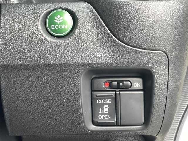 ホンダ Ｎ ＢＯＸ 2トーン カスタム G Aパッケージ 岐阜県 2014(平26)年 8.5万km プレミアムホワイトパール (株)IDOMが運営する【じしゃロン多治見店】の自社ローン専用車両になります。こちらは現金またはオートローンご利用時の価格です。自社ローンご希望の方は別途その旨お申付け下さい。/ディーラーオプションナビ/　（Bluetooth/DVD/ワンセグ）/左側パワースライドドア/バックカメラ/衝突軽減ブレーキ/オートライト/フォグランプ/電動格納ミラー