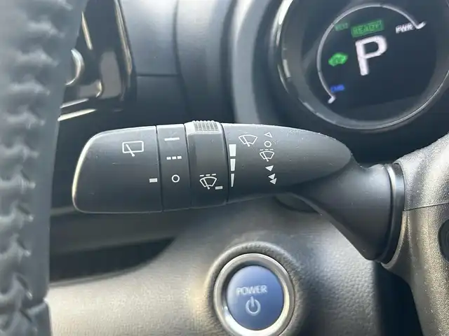 トヨタ ヤリス ハイブリッド Z 静岡県 2020(令2)年 4.3万km ホワイトパールクリスタルシャイン 純正8インチディスプレイナビ/　（Bluetooth、AppleCarPlay、AudroidAuto、DVD）/トヨタセーフティーセンス/ブラインドスポットモニター/レーダークルーズコントロール/全方位カメラ/前席シートヒーター/スマートキー/プッシュスタート/プリクラッシュセーフティ/横滑り防止装置/レーンキープアシスト/オートマチックハイビーム/ビルトインETC/前後ドライブレコーダー/盗難防止装置/純正フロアマット/保証書