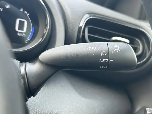 トヨタ ヤリス ハイブリッド Z 静岡県 2020(令2)年 4.3万km ホワイトパールクリスタルシャイン 純正8インチディスプレイナビ/　（Bluetooth、AppleCarPlay、AudroidAuto、DVD）/トヨタセーフティーセンス/ブラインドスポットモニター/レーダークルーズコントロール/全方位カメラ/前席シートヒーター/スマートキー/プッシュスタート/プリクラッシュセーフティ/横滑り防止装置/レーンキープアシスト/オートマチックハイビーム/ビルトインETC/前後ドライブレコーダー/盗難防止装置/純正フロアマット/保証書