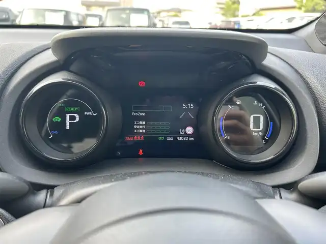トヨタ ヤリス ハイブリッド Z 静岡県 2020(令2)年 4.3万km ホワイトパールクリスタルシャイン 純正8インチディスプレイナビ/　（Bluetooth、AppleCarPlay、AudroidAuto、DVD）/トヨタセーフティーセンス/ブラインドスポットモニター/レーダークルーズコントロール/全方位カメラ/前席シートヒーター/スマートキー/プッシュスタート/プリクラッシュセーフティ/横滑り防止装置/レーンキープアシスト/オートマチックハイビーム/ビルトインETC/前後ドライブレコーダー/盗難防止装置/純正フロアマット/保証書