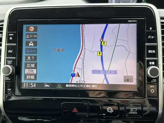 日産 セレナ ハイウェイスター Vセレクション 島根県 2017(平29)年 3.5万km ブリリアントホワイトパール 登録時走行距離34386km/純正ナビ/Bluetooth・AM・FM・CD・DVD/フルセグTV/両側パワースライドドア/ハンズフリーオートスライドドア/デジタルインナーミラー/アルパイン後席モニター/プロパイロット/レーダークルーズコントロール/前後コーナーセンサー/横滑り防止装置/衝突被害軽減ブレーキ/レーンキープアシスト/全周囲カメラ/ETC/社外ドライブレコーダー/プッシュスタート/スマートキー（×1）/純正AW16インチ/LEDヘッドライト/オートライト