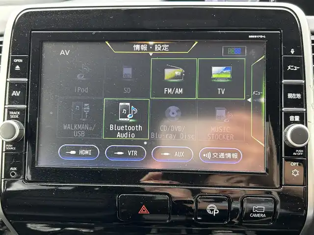 日産 セレナ ハイウェイスター Vセレクション 島根県 2017(平29)年 3.5万km ブリリアントホワイトパール 登録時走行距離34386km/純正ナビ/Bluetooth・AM・FM・CD・DVD/フルセグTV/両側パワースライドドア/ハンズフリーオートスライドドア/デジタルインナーミラー/アルパイン後席モニター/プロパイロット/レーダークルーズコントロール/前後コーナーセンサー/横滑り防止装置/衝突被害軽減ブレーキ/レーンキープアシスト/全周囲カメラ/ETC/社外ドライブレコーダー/プッシュスタート/スマートキー（×1）/純正AW16インチ/LEDヘッドライト/オートライト