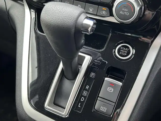 日産 セレナ ハイウェイスター Vセレクション 島根県 2017(平29)年 3.5万km ブリリアントホワイトパール 登録時走行距離34386km/純正ナビ/Bluetooth・AM・FM・CD・DVD/フルセグTV/両側パワースライドドア/ハンズフリーオートスライドドア/デジタルインナーミラー/アルパイン後席モニター/プロパイロット/レーダークルーズコントロール/前後コーナーセンサー/横滑り防止装置/衝突被害軽減ブレーキ/レーンキープアシスト/全周囲カメラ/ETC/社外ドライブレコーダー/プッシュスタート/スマートキー（×1）/純正AW16インチ/LEDヘッドライト/オートライト