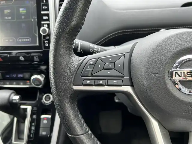 日産 セレナ ハイウェイスター Vセレクション 島根県 2017(平29)年 3.5万km ブリリアントホワイトパール 登録時走行距離34386km/純正ナビ/Bluetooth・AM・FM・CD・DVD/フルセグTV/両側パワースライドドア/ハンズフリーオートスライドドア/デジタルインナーミラー/アルパイン後席モニター/プロパイロット/レーダークルーズコントロール/前後コーナーセンサー/横滑り防止装置/衝突被害軽減ブレーキ/レーンキープアシスト/全周囲カメラ/ETC/社外ドライブレコーダー/プッシュスタート/スマートキー（×1）/純正AW16インチ/LEDヘッドライト/オートライト