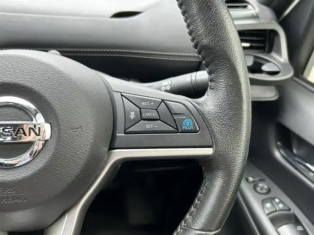 日産 セレナ ハイウェイスター Vセレクション 島根県 2017(平29)年 3.5万km ブリリアントホワイトパール 登録時走行距離34386km/純正ナビ/Bluetooth・AM・FM・CD・DVD/フルセグTV/両側パワースライドドア/ハンズフリーオートスライドドア/デジタルインナーミラー/アルパイン後席モニター/プロパイロット/レーダークルーズコントロール/前後コーナーセンサー/横滑り防止装置/衝突被害軽減ブレーキ/レーンキープアシスト/全周囲カメラ/ETC/社外ドライブレコーダー/プッシュスタート/スマートキー（×1）/純正AW16インチ/LEDヘッドライト/オートライト