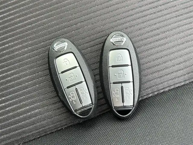 日産 セレナ ハイウェイスター Vセレクション 島根県 2017(平29)年 3.5万km ブリリアントホワイトパール 登録時走行距離34386km/純正ナビ/Bluetooth・AM・FM・CD・DVD/フルセグTV/両側パワースライドドア/ハンズフリーオートスライドドア/デジタルインナーミラー/アルパイン後席モニター/プロパイロット/レーダークルーズコントロール/前後コーナーセンサー/横滑り防止装置/衝突被害軽減ブレーキ/レーンキープアシスト/全周囲カメラ/ETC/社外ドライブレコーダー/プッシュスタート/スマートキー（×1）/純正AW16インチ/LEDヘッドライト/オートライト