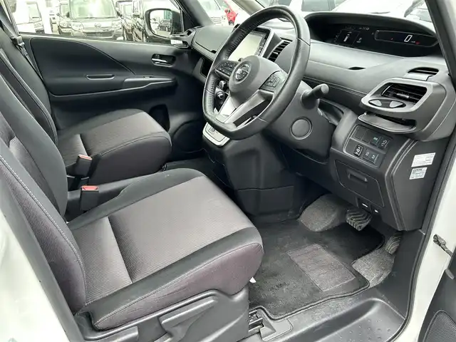 日産 セレナ ハイウェイスター Vセレクション 島根県 2017(平29)年 3.5万km ブリリアントホワイトパール 登録時走行距離34386km/純正ナビ/Bluetooth・AM・FM・CD・DVD/フルセグTV/両側パワースライドドア/ハンズフリーオートスライドドア/デジタルインナーミラー/アルパイン後席モニター/プロパイロット/レーダークルーズコントロール/前後コーナーセンサー/横滑り防止装置/衝突被害軽減ブレーキ/レーンキープアシスト/全周囲カメラ/ETC/社外ドライブレコーダー/プッシュスタート/スマートキー（×1）/純正AW16インチ/LEDヘッドライト/オートライト
