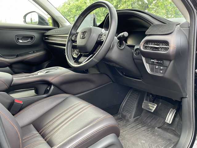 ホンダ ＺＲ－Ｖ ハイブリッド e:HEV Z 新潟県 2023(令5)年 2.3万km クリスタルブラックパール 4WD/純正メモリナビ/BT/USB/フルセグテレビ/全方位カメラ/ETC2.0/ドライブレコーダー/衝突被害軽減ブレーキ/レーンキープアシスト/レーダークルーズコントロール/革シート/パワーシート/シートヒーター /ステアリングヒーター/ステアリングスイッチ/パドルシフト/パワーバックドア/コーナーセンサー/スマートキー/プッシュスタート/LEDヘッドライト/オートライト/オートハイビーム/フォグランプ/純正18インチアルミホイール