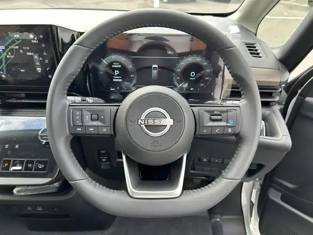 日産 セレナ e－パワー ハイウェイスター V 和歌山県 2025(令7)年 0.1千km プリズムホワイト 登録済未使用車/純正ナビ/フルセグTV/(AM/FM/USB/Bluetooth)/全方位カメラ/フリップダウンモニター/デジタルインナーミラー/衝突軽減ブレーキ/横滑り防止機能/コーナーセンサー/レーンキープアシスト/ブラインドスポットモニター/電動パーキング/オートホールド/両側パワースライドドア/ETC/置くだけ充電/LEDヘッドライト/オートライト/プッシュスタート/スマートキー