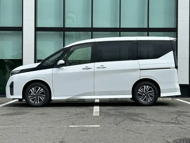 日産 セレナ e－パワー ハイウェイスター V 和歌山県 2025(令7)年 0.1千km プリズムホワイト 登録済未使用車/純正ナビ/フルセグTV/(AM/FM/USB/Bluetooth)/全方位カメラ/フリップダウンモニター/デジタルインナーミラー/衝突軽減ブレーキ/横滑り防止機能/コーナーセンサー/レーンキープアシスト/ブラインドスポットモニター/電動パーキング/オートホールド/両側パワースライドドア/ETC/置くだけ充電/LEDヘッドライト/オートライト/プッシュスタート/スマートキー