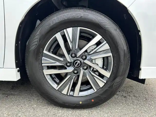 日産 セレナ e－パワー ハイウェイスター V 和歌山県 2025(令7)年 0.1千km プリズムホワイト 登録済未使用車/純正ナビ/フルセグTV/(AM/FM/USB/Bluetooth)/全方位カメラ/フリップダウンモニター/デジタルインナーミラー/衝突軽減ブレーキ/横滑り防止機能/コーナーセンサー/レーンキープアシスト/ブラインドスポットモニター/電動パーキング/オートホールド/両側パワースライドドア/ETC/置くだけ充電/LEDヘッドライト/オートライト/プッシュスタート/スマートキー