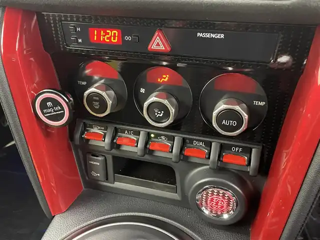 トヨタ ８６ GT リミテッド 埼玉県 2016(平28)年 5万km ダークグレーメタリック ＴＯＭ‘Ｓエアロ　ＴＯＭ‘Ｓマフラー　Ｗｏｒｋ１８アルミ　純正ナビ　フルセグＴＶ　バックカメラ　クルーズコントロール　ＬＥＤヘッドライト　ハーフレザーシート　　シートヒーター　ＥＴＣ　フロアマット