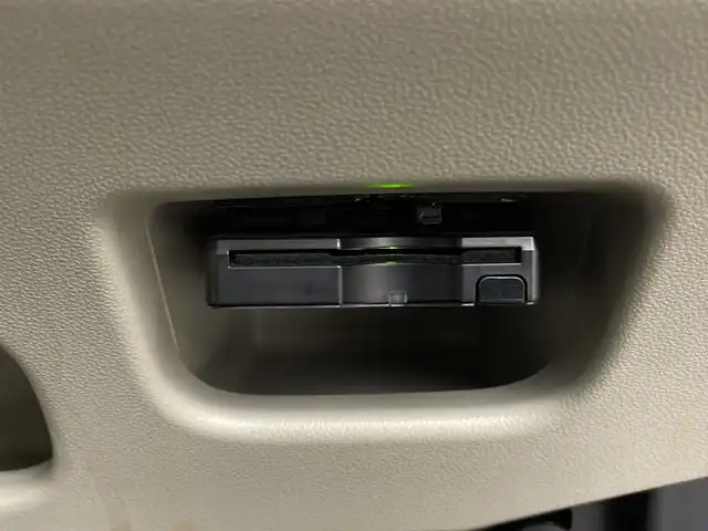 ダイハツ キャスト スタイル G SAⅡ 鹿児島県 2016(平28)年 7.8万km パールホワイトⅢ 禁煙車/スマートアシストII/・衝突被害軽減ブレーキ/・車線逸脱警報/・誤発進抑制機能/・先行車発進告知/社外SDナビ/・CD/・DVD/・SD/・Bluetooth/・USB/・フルセグTV/バックカメラ/ETC/純正15インチAW/ベンチシート/ステアリングスイッチ/横滑り防止/アイドリングストップ/コーナーセンサー/ウィンカーミラー/電動格納ミラー/LEDオートヘッドライト/フォグライト/スマートキー