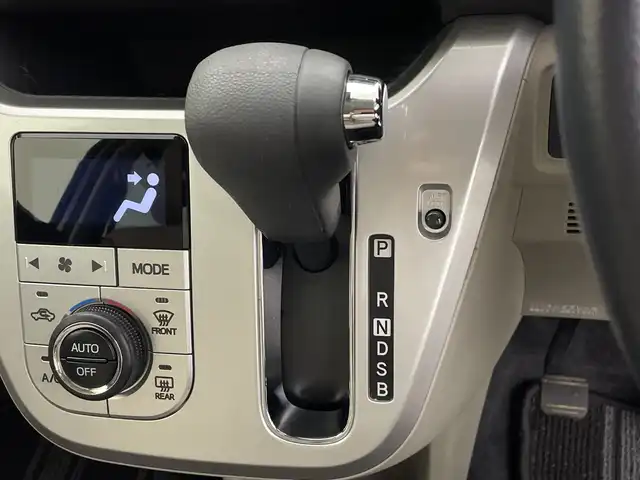 ダイハツ キャスト スタイル G SAⅡ 鹿児島県 2016(平28)年 7.8万km パールホワイトⅢ 禁煙車/スマートアシストII/・衝突被害軽減ブレーキ/・車線逸脱警報/・誤発進抑制機能/・先行車発進告知/社外SDナビ/・CD/・DVD/・SD/・Bluetooth/・USB/・フルセグTV/バックカメラ/ETC/純正15インチAW/ベンチシート/ステアリングスイッチ/横滑り防止/アイドリングストップ/コーナーセンサー/ウィンカーミラー/電動格納ミラー/LEDオートヘッドライト/フォグライト/スマートキー