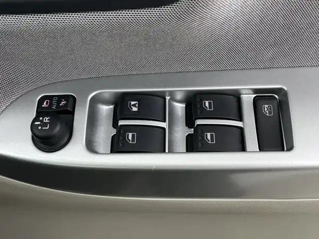 ダイハツ キャスト スタイル G SAⅡ 鹿児島県 2016(平28)年 7.8万km パールホワイトⅢ 禁煙車/スマートアシストII/・衝突被害軽減ブレーキ/・車線逸脱警報/・誤発進抑制機能/・先行車発進告知/社外SDナビ/・CD/・DVD/・SD/・Bluetooth/・USB/・フルセグTV/バックカメラ/ETC/純正15インチAW/ベンチシート/ステアリングスイッチ/横滑り防止/アイドリングストップ/コーナーセンサー/ウィンカーミラー/電動格納ミラー/LEDオートヘッドライト/フォグライト/スマートキー