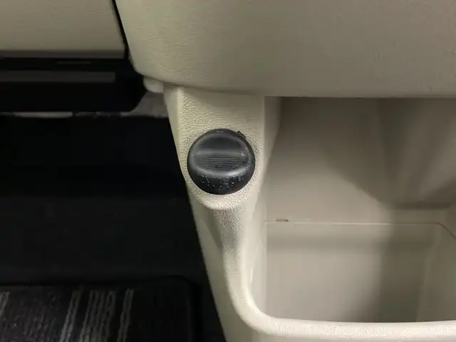 ダイハツ キャスト スタイル G SAⅡ 鹿児島県 2016(平28)年 7.8万km パールホワイトⅢ 禁煙車/スマートアシストII/・衝突被害軽減ブレーキ/・車線逸脱警報/・誤発進抑制機能/・先行車発進告知/社外SDナビ/・CD/・DVD/・SD/・Bluetooth/・USB/・フルセグTV/バックカメラ/ETC/純正15インチAW/ベンチシート/ステアリングスイッチ/横滑り防止/アイドリングストップ/コーナーセンサー/ウィンカーミラー/電動格納ミラー/LEDオートヘッドライト/フォグライト/スマートキー