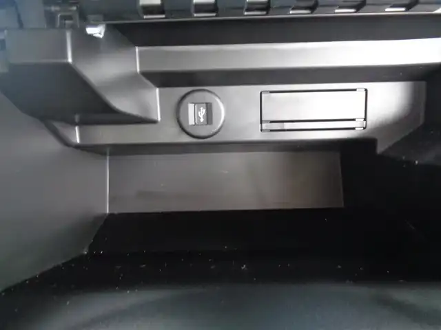 スズキ ソリオ バンディット HV MV 鹿児島県 2025(令7)年 0.3万km ピュアホワイトパール/ガンメタリック2トーン ワンオーナー/セーフティー/ブライドスポットモニター/純正ナビ/全方位モニター/レーダークルーズコントロール/プッシュスタート/前席シートヒーター/両側パワースライドドア/ETC/新車保証書