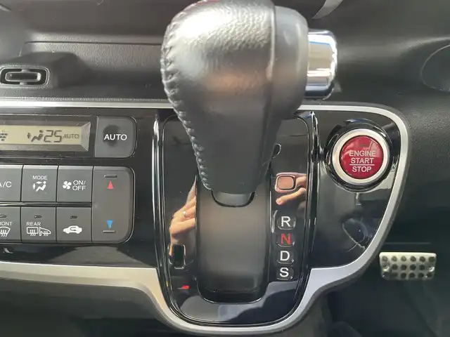 ホンダ Ｎ ＢＯＸ カスタム G ターボ Lパッケージ 福島県 2015(平27)年 7.6万km スマートブラック 純正ナビゲーション/型番：VXM-152VFi/【CD/DVD/SD/USB/BT/TV】/バックカメラ/ETC/両側電動スライドドア/前席シートヒーター/クルーズコントロール/パドルシフト/ステアリングリモコン/ドアハンドルプロテクター/HIDオートライト/シートバックテーブル/リアドアサンシェード/純正フロアマット/ドアバイザー