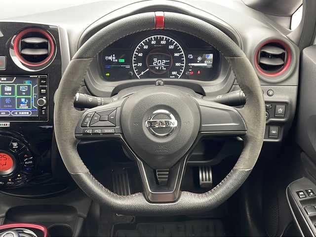 日産 ノート e－パワー ニスモ 千葉県 2018(平30)年 5.3万km 白 衝突軽減ブレーキ/レーンキープアシスト/純正SDナビ/（フルセグ/Bluetooth/FM/AM）/全方位カメラ/バックカメラ/ETC/純正アルミホイール/純正フロアマット/ドライブレコーダー（前後）/デジタルインナーミラー/LEDヘッドライト