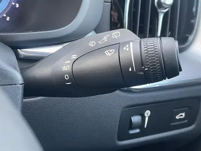 ボルボ ボルボ ＸＣ６０ B6 AWD Rデザイン 東京都 2022(令4)年 3.5万km オニキスブラックP ワンオーナー/エアサス車/TRデザイン専用ハーフレザー/全席シートヒーター/純正Googleナビ/ヘッドアップディスプレイ/パワーテールゲート/Harman/Kardonサウンド/アダプティブクルーズコントロール/ブラインドスポットモニター/レーンキープアシスト/衝突被害軽減ブレーキ/360°カメラ/スマートキー/プッシュスタート/サイドエアバック/カーテンエアバック