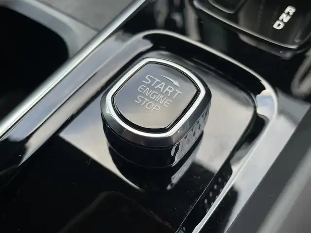 ボルボ ボルボ ＸＣ６０ B6 AWD Rデザイン 東京都 2022(令4)年 3.5万km オニキスブラックP ワンオーナー/エアサス車/TRデザイン専用ハーフレザー/全席シートヒーター/純正Googleナビ/ヘッドアップディスプレイ/パワーテールゲート/Harman/Kardonサウンド/アダプティブクルーズコントロール/ブラインドスポットモニター/レーンキープアシスト/衝突被害軽減ブレーキ/360°カメラ/スマートキー/プッシュスタート/サイドエアバック/カーテンエアバック