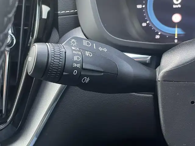 ボルボ ボルボ ＸＣ６０ B6 AWD Rデザイン 東京都 2022(令4)年 3.5万km オニキスブラックP ワンオーナー/エアサス車/TRデザイン専用ハーフレザー/全席シートヒーター/純正Googleナビ/ヘッドアップディスプレイ/パワーテールゲート/Harman/Kardonサウンド/アダプティブクルーズコントロール/ブラインドスポットモニター/レーンキープアシスト/衝突被害軽減ブレーキ/360°カメラ/スマートキー/プッシュスタート/サイドエアバック/カーテンエアバック