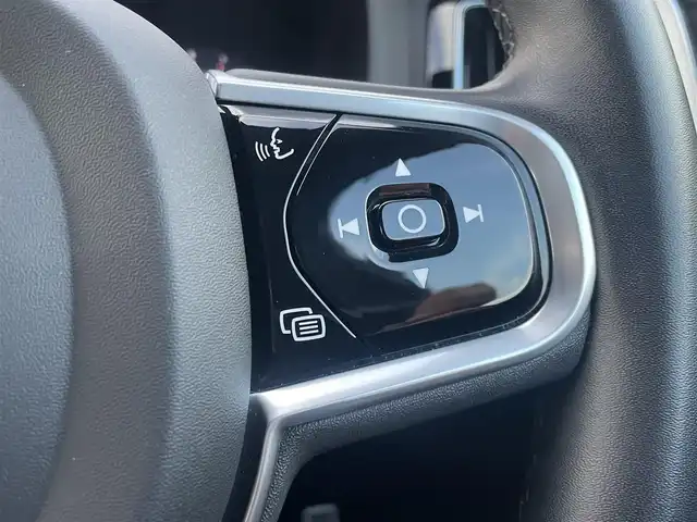 ボルボ ボルボ ＸＣ６０ B6 AWD Rデザイン 東京都 2022(令4)年 3.5万km オニキスブラックP ワンオーナー/エアサス車/TRデザイン専用ハーフレザー/全席シートヒーター/純正Googleナビ/ヘッドアップディスプレイ/パワーテールゲート/Harman/Kardonサウンド/アダプティブクルーズコントロール/ブラインドスポットモニター/レーンキープアシスト/衝突被害軽減ブレーキ/360°カメラ/スマートキー/プッシュスタート/サイドエアバック/カーテンエアバック