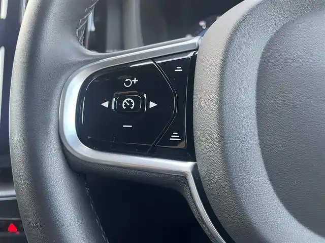 ボルボ ボルボ ＸＣ６０ B6 AWD Rデザイン 東京都 2022(令4)年 3.5万km オニキスブラックP ワンオーナー/エアサス車/TRデザイン専用ハーフレザー/全席シートヒーター/純正Googleナビ/ヘッドアップディスプレイ/パワーテールゲート/Harman/Kardonサウンド/アダプティブクルーズコントロール/ブラインドスポットモニター/レーンキープアシスト/衝突被害軽減ブレーキ/360°カメラ/スマートキー/プッシュスタート/サイドエアバック/カーテンエアバック