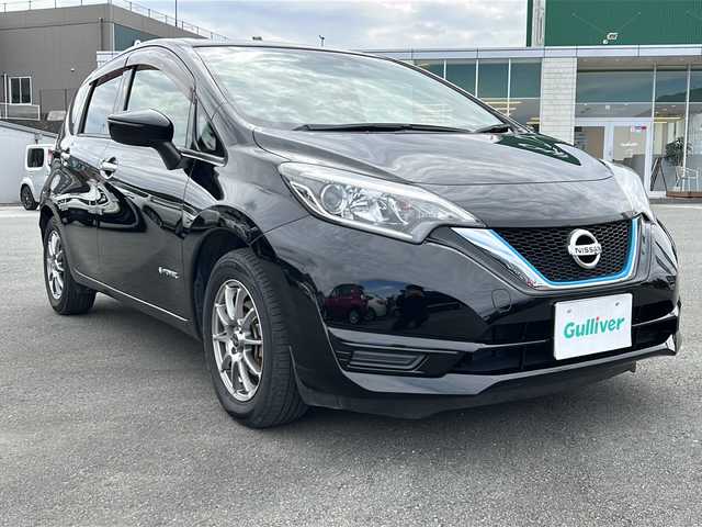 日産 ノート e－パワー X 山梨県 2017(平29)年 6.8万km スーパーブラック エマージェンシーブレーキ/純正ナビ/　(CD/AUX/BT/フルセグ)/バックカメラ/LEDオートライト/社外15インチアルミホイール/オートエアコン/スマートキー/ETC2.0