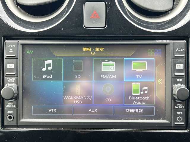 日産 ノート e－パワー X 山梨県 2017(平29)年 6.8万km スーパーブラック エマージェンシーブレーキ/純正ナビ/　(CD/AUX/BT/フルセグ)/バックカメラ/LEDオートライト/社外15インチアルミホイール/オートエアコン/スマートキー/ETC2.0