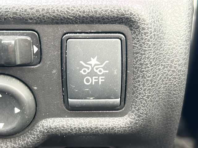 日産 ノート e－パワー X 山梨県 2017(平29)年 6.8万km スーパーブラック エマージェンシーブレーキ/純正ナビ/　(CD/AUX/BT/フルセグ)/バックカメラ/LEDオートライト/社外15インチアルミホイール/オートエアコン/スマートキー/ETC2.0