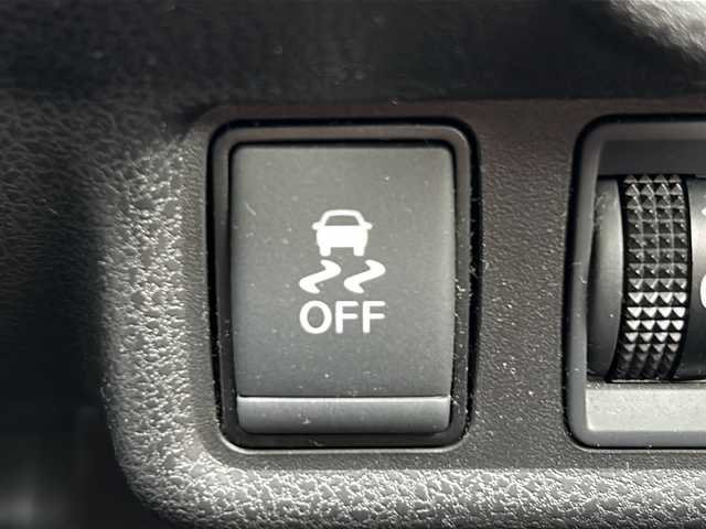 日産 ノート e－パワー X 山梨県 2017(平29)年 6.8万km スーパーブラック エマージェンシーブレーキ/純正ナビ/　(CD/AUX/BT/フルセグ)/バックカメラ/LEDオートライト/社外15インチアルミホイール/オートエアコン/スマートキー/ETC2.0