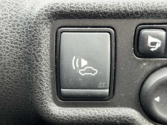 日産 ノート e－パワー X 山梨県 2017(平29)年 6.8万km スーパーブラック エマージェンシーブレーキ/純正ナビ/　(CD/AUX/BT/フルセグ)/バックカメラ/LEDオートライト/社外15インチアルミホイール/オートエアコン/スマートキー/ETC2.0