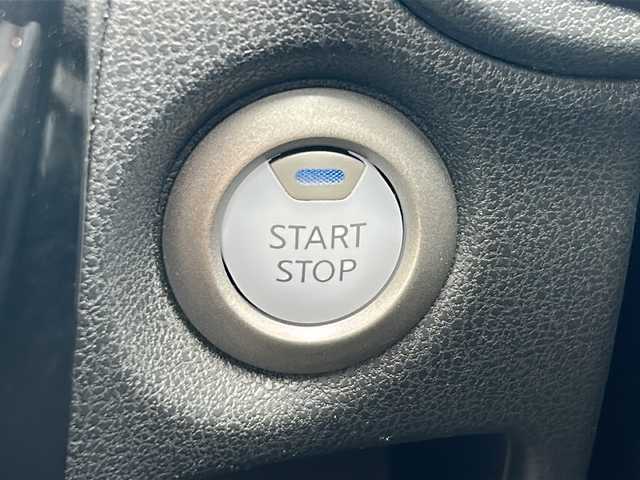 日産 ノート e－パワー X 山梨県 2017(平29)年 6.8万km スーパーブラック エマージェンシーブレーキ/純正ナビ/　(CD/AUX/BT/フルセグ)/バックカメラ/LEDオートライト/社外15インチアルミホイール/オートエアコン/スマートキー/ETC2.0