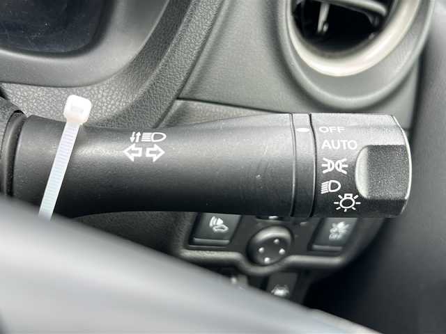 日産 ノート e－パワー X 山梨県 2017(平29)年 6.8万km スーパーブラック エマージェンシーブレーキ/純正ナビ/　(CD/AUX/BT/フルセグ)/バックカメラ/LEDオートライト/社外15インチアルミホイール/オートエアコン/スマートキー/ETC2.0