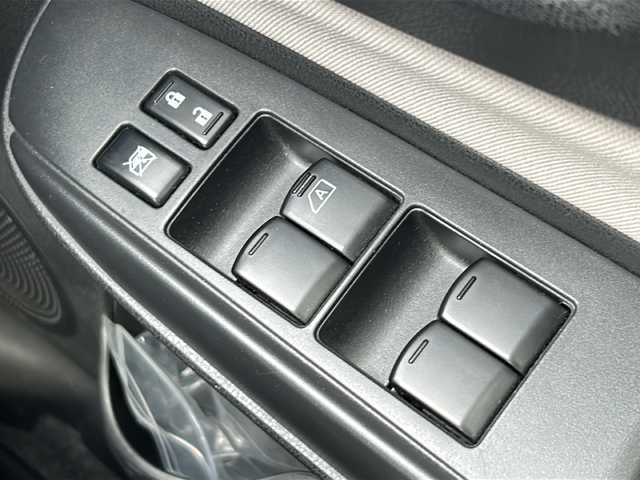 日産 ノート e－パワー X 山梨県 2017(平29)年 6.8万km スーパーブラック エマージェンシーブレーキ/純正ナビ/　(CD/AUX/BT/フルセグ)/バックカメラ/LEDオートライト/社外15インチアルミホイール/オートエアコン/スマートキー/ETC2.0