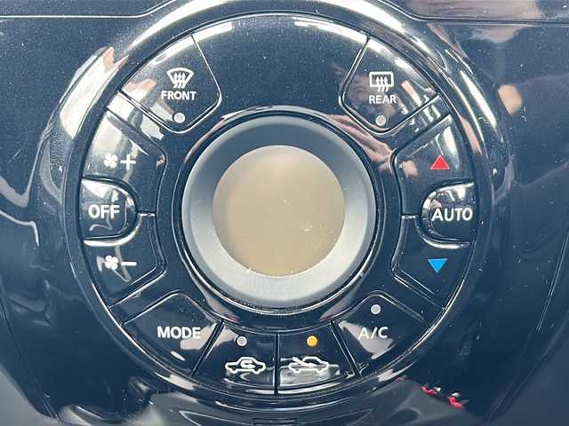 日産 ノート e－パワー X 山梨県 2017(平29)年 6.8万km スーパーブラック エマージェンシーブレーキ/純正ナビ/　(CD/AUX/BT/フルセグ)/バックカメラ/LEDオートライト/社外15インチアルミホイール/オートエアコン/スマートキー/ETC2.0