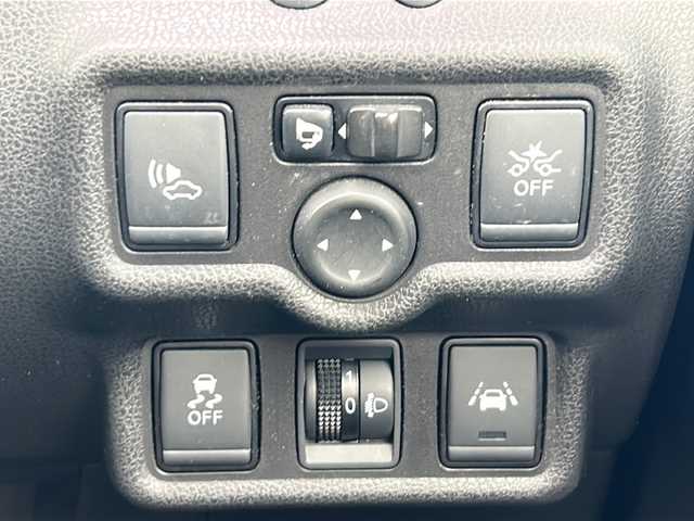 日産 ノート e－パワー X 山梨県 2017(平29)年 6.8万km スーパーブラック エマージェンシーブレーキ/純正ナビ/　(CD/AUX/BT/フルセグ)/バックカメラ/LEDオートライト/社外15インチアルミホイール/オートエアコン/スマートキー/ETC2.0