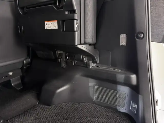 トヨタ アルファード S Cパッケージ 三重県 2020(令2)年 5.7万km ホワイトパールクリスタルシャイン ガソリン/FF/MTモード付インパネCVT/純正 9インチディスプレイオーディオ＋ナビ/（FM/AM/CD*/DVD*/USB/iPod/Bluetooth/TV/Miracast/CarPlay/AndroidAuto）/12.1インチ 後席モニター V12T-R68C/バックガイドモニター/モデリスタエアロ（F/S/R下）、スポーツマフラー/ブラックグリル（社外品?）/両側パワースライドドア/ETC/Toyota Safety Sense/・プリクラッシュセーフティ/・レーントレーシングアシスト/・クリアランスソナー/・パーキングサポートブレーキ/・アダプティブハイビームシステム/・レーダークルコン/・ロードサインアシスト/・先行車発進告知機能/・ブラインドスポットモニター＋リヤクロストラフィックアラート*/など/装備/・ツインムーンルーフ*/・デジタルインナーミラー*/・合皮シート/・パワーシート（D/N）/・エグゼクティブパワーシート（電動リクライニング＆オットマン（N/2nd））/・パワーバックドア/・シートヒーター・ベンチレーション（D/N）/・ステアリングヒーター/・オートライト/・3眼LEDヘッドランプ/・左右・後席独立オートエアコン/・純正18AW/・保/取/・スマートキーx1/など