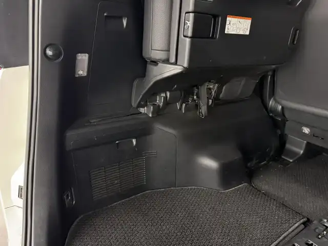 トヨタ アルファード S Cパッケージ 三重県 2020(令2)年 5.7万km ホワイトパールクリスタルシャイン ガソリン/FF/MTモード付インパネCVT/純正 9インチディスプレイオーディオ＋ナビ/（FM/AM/CD*/DVD*/USB/iPod/Bluetooth/TV/Miracast/CarPlay/AndroidAuto）/12.1インチ 後席モニター V12T-R68C/バックガイドモニター/モデリスタエアロ（F/S/R下）、スポーツマフラー/ブラックグリル（社外品?）/両側パワースライドドア/ETC/Toyota Safety Sense/・プリクラッシュセーフティ/・レーントレーシングアシスト/・クリアランスソナー/・パーキングサポートブレーキ/・アダプティブハイビームシステム/・レーダークルコン/・ロードサインアシスト/・先行車発進告知機能/・ブラインドスポットモニター＋リヤクロストラフィックアラート*/など/装備/・ツインムーンルーフ*/・デジタルインナーミラー*/・合皮シート/・パワーシート（D/N）/・エグゼクティブパワーシート（電動リクライニング＆オットマン（N/2nd））/・パワーバックドア/・シートヒーター・ベンチレーション（D/N）/・ステアリングヒーター/・オートライト/・3眼LEDヘッドランプ/・左右・後席独立オートエアコン/・純正18AW/・保/取/・スマートキーx1/など