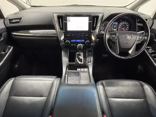 トヨタ アルファード S Cパッケージ 三重県 2020(令2)年 5.7万km ホワイトパールクリスタルシャイン ガソリン/FF/MTモード付インパネCVT/純正 9インチディスプレイオーディオ＋ナビ/（FM/AM/CD*/DVD*/USB/iPod/Bluetooth/TV/Miracast/CarPlay/AndroidAuto）/12.1インチ 後席モニター V12T-R68C/バックガイドモニター/モデリスタエアロ（F/S/R下）、スポーツマフラー/ブラックグリル（社外品?）/両側パワースライドドア/ETC/Toyota Safety Sense/・プリクラッシュセーフティ/・レーントレーシングアシスト/・クリアランスソナー/・パーキングサポートブレーキ/・アダプティブハイビームシステム/・レーダークルコン/・ロードサインアシスト/・先行車発進告知機能/・ブラインドスポットモニター＋リヤクロストラフィックアラート*/など/装備/・ツインムーンルーフ*/・デジタルインナーミラー*/・合皮シート/・パワーシート（D/N）/・エグゼクティブパワーシート（電動リクライニング＆オットマン（N/2nd））/・パワーバックドア/・シートヒーター・ベンチレーション（D/N）/・ステアリングヒーター/・オートライト/・3眼LEDヘッドランプ/・左右・後席独立オートエアコン/・純正18AW/・保/取/・スマートキーx1/など