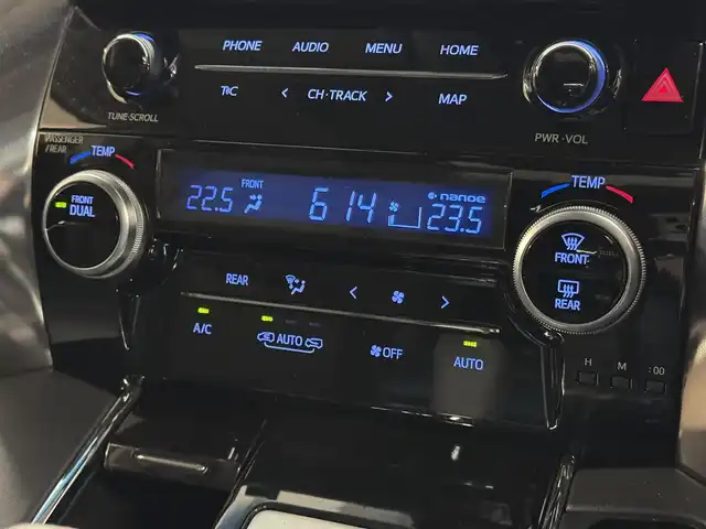 トヨタ アルファード S Cパッケージ 三重県 2020(令2)年 5.7万km ホワイトパールクリスタルシャイン ガソリン/FF/MTモード付インパネCVT/純正 9インチディスプレイオーディオ＋ナビ/（FM/AM/CD*/DVD*/USB/iPod/Bluetooth/TV/Miracast/CarPlay/AndroidAuto）/12.1インチ 後席モニター V12T-R68C/バックガイドモニター/モデリスタエアロ（F/S/R下）、スポーツマフラー/ブラックグリル（社外品?）/両側パワースライドドア/ETC/Toyota Safety Sense/・プリクラッシュセーフティ/・レーントレーシングアシスト/・クリアランスソナー/・パーキングサポートブレーキ/・アダプティブハイビームシステム/・レーダークルコン/・ロードサインアシスト/・先行車発進告知機能/・ブラインドスポットモニター＋リヤクロストラフィックアラート*/など/装備/・ツインムーンルーフ*/・デジタルインナーミラー*/・合皮シート/・パワーシート（D/N）/・エグゼクティブパワーシート（電動リクライニング＆オットマン（N/2nd））/・パワーバックドア/・シートヒーター・ベンチレーション（D/N）/・ステアリングヒーター/・オートライト/・3眼LEDヘッドランプ/・左右・後席独立オートエアコン/・純正18AW/・保/取/・スマートキーx1/など