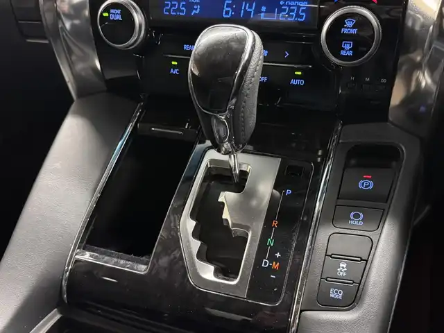 トヨタ アルファード S Cパッケージ 三重県 2020(令2)年 5.7万km ホワイトパールクリスタルシャイン ガソリン/FF/MTモード付インパネCVT/純正 9インチディスプレイオーディオ＋ナビ/（FM/AM/CD*/DVD*/USB/iPod/Bluetooth/TV/Miracast/CarPlay/AndroidAuto）/12.1インチ 後席モニター V12T-R68C/バックガイドモニター/モデリスタエアロ（F/S/R下）、スポーツマフラー/ブラックグリル（社外品?）/両側パワースライドドア/ETC/Toyota Safety Sense/・プリクラッシュセーフティ/・レーントレーシングアシスト/・クリアランスソナー/・パーキングサポートブレーキ/・アダプティブハイビームシステム/・レーダークルコン/・ロードサインアシスト/・先行車発進告知機能/・ブラインドスポットモニター＋リヤクロストラフィックアラート*/など/装備/・ツインムーンルーフ*/・デジタルインナーミラー*/・合皮シート/・パワーシート（D/N）/・エグゼクティブパワーシート（電動リクライニング＆オットマン（N/2nd））/・パワーバックドア/・シートヒーター・ベンチレーション（D/N）/・ステアリングヒーター/・オートライト/・3眼LEDヘッドランプ/・左右・後席独立オートエアコン/・純正18AW/・保/取/・スマートキーx1/など